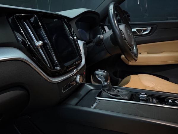 2020-Volvo-XC60-D4-Momentum-Auto-AWD image:24
