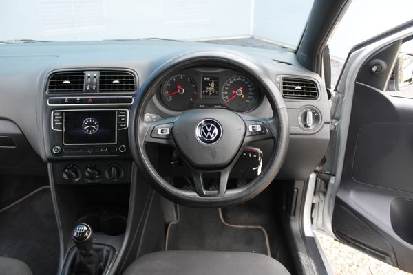 2022-Volkswagen-Polo-Vivo-14-Comfortline-5-dr image:11