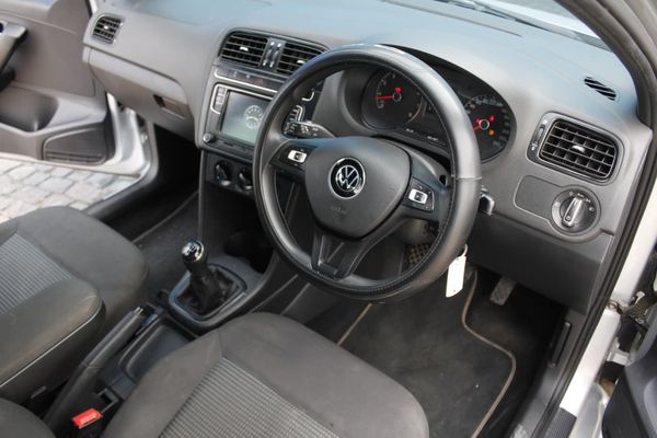 2022-Volkswagen-Polo-Vivo-14-Comfortline-5-dr image:12