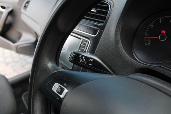 2022-Volkswagen-Polo-Vivo-14-Comfortline-5-dr image:15