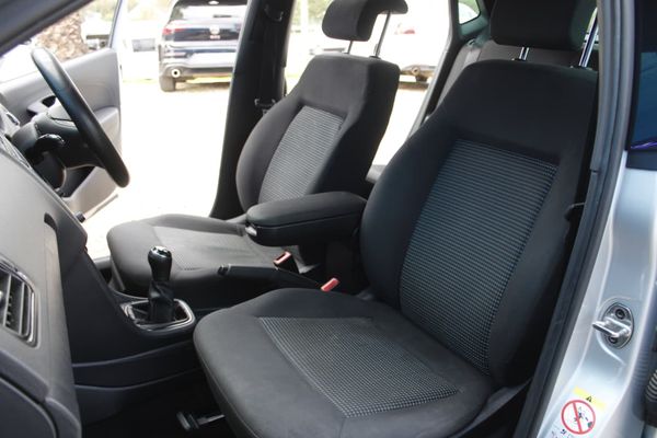 2022-Volkswagen-Polo-Vivo-14-Comfortline-5-dr image:16