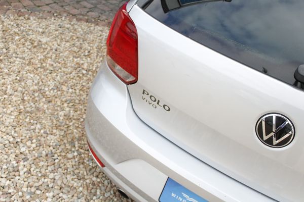 2022-Volkswagen-Polo-Vivo-14-Comfortline-5-dr image:8