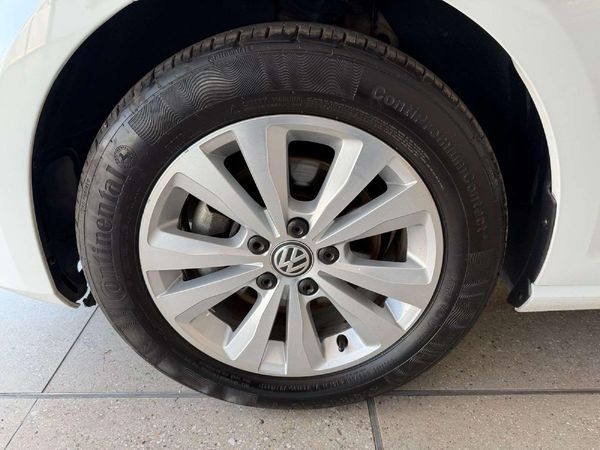 2017-Volkswagen-Golf-VII-14-TSI-Comfortline image:9