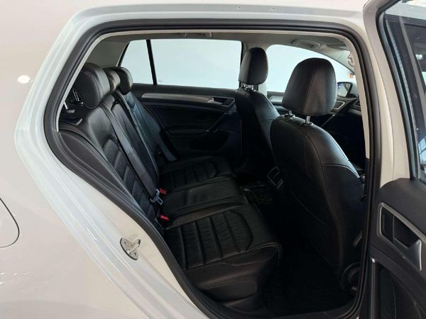 2017-Volkswagen-Golf-VII-14-TSI-Comfortline image:11