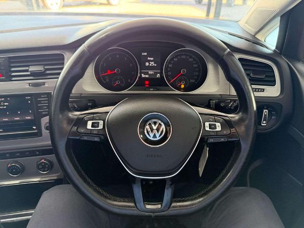 2017-Volkswagen-Golf-VII-14-TSI-Comfortline image:15