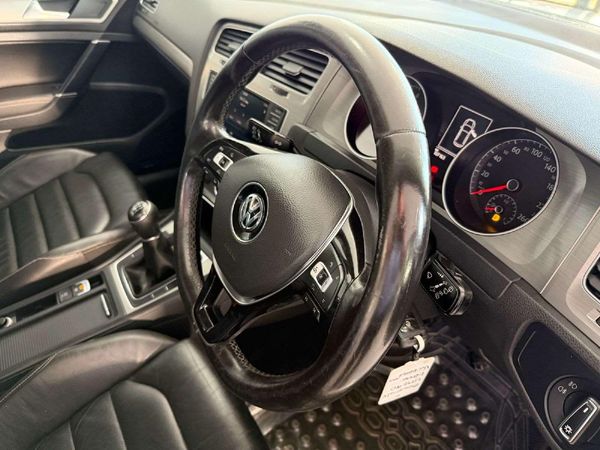 2017-Volkswagen-Golf-VII-14-TSI-Comfortline image:17