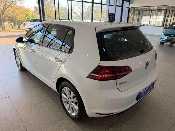 2017-Volkswagen-Golf-VII-14-TSI-Comfortline image:19