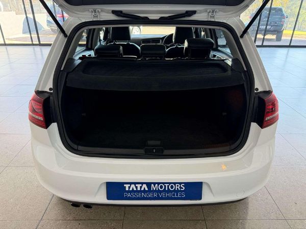 2017-Volkswagen-Golf-VII-14-TSI-Comfortline image:4
