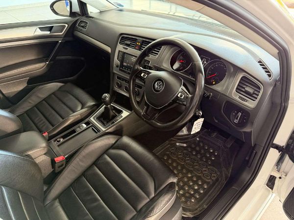 2017-Volkswagen-Golf-VII-14-TSI-Comfortline image:7
