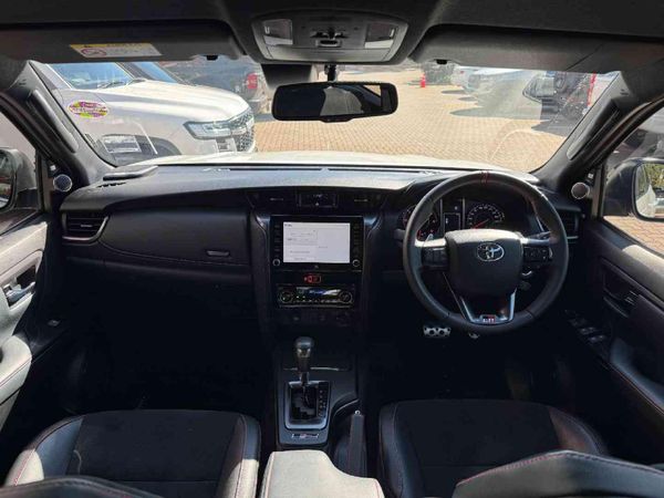 2025-Toyota-Fortuner-28GD-6-4x4-GR-S-Auto image:11