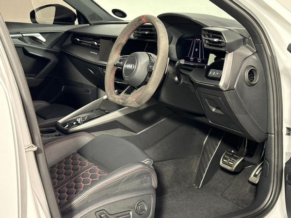 2022-Audi-RS3-Sportback-Quattro-Auto image:9