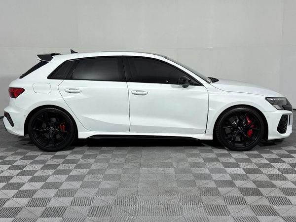 2022-Audi-RS3-Sportback-Quattro-Auto image:17