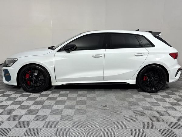 2022-Audi-RS3-Sportback-Quattro-Auto image:19