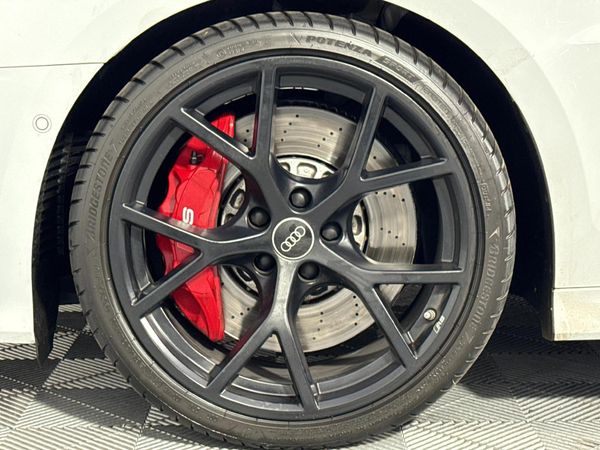 2022-Audi-RS3-Sportback-Quattro-Auto image:4