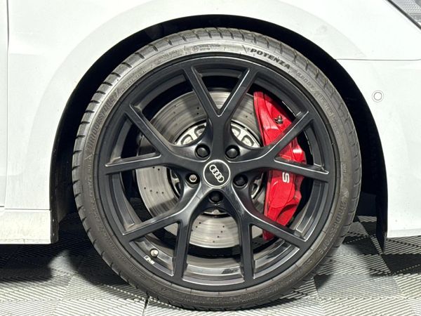 2022-Audi-RS3-Sportback-Quattro-Auto image:5
