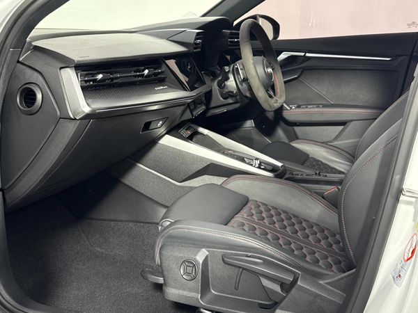 2022-Audi-RS3-Sportback-Quattro-Auto image:8