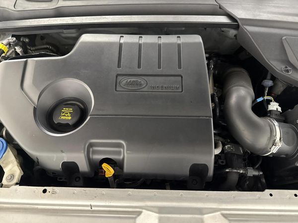 2018-Land-Rover-Discovery-Sport-20D-HSE-177kW image:12