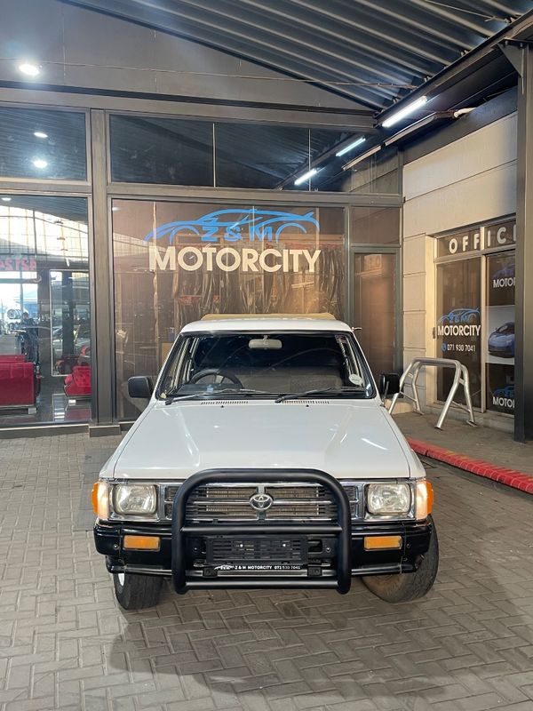 1996-Toyota-Hilux-2400-Double-Cab image:1