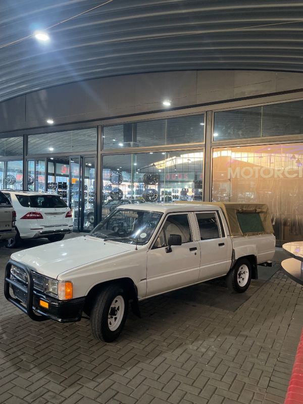 1996-Toyota-Hilux-2400-Double-Cab image:2