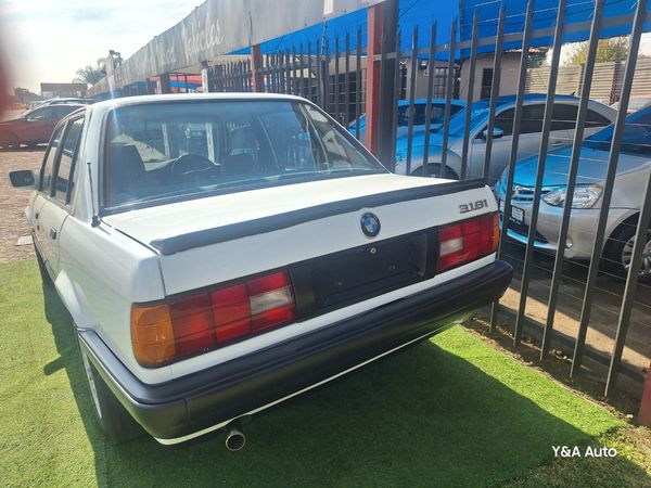 1991-BMW-3-Series-318i-Auto image:3