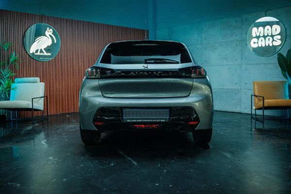 2022-Peugeot-208-12T-Allure image:3