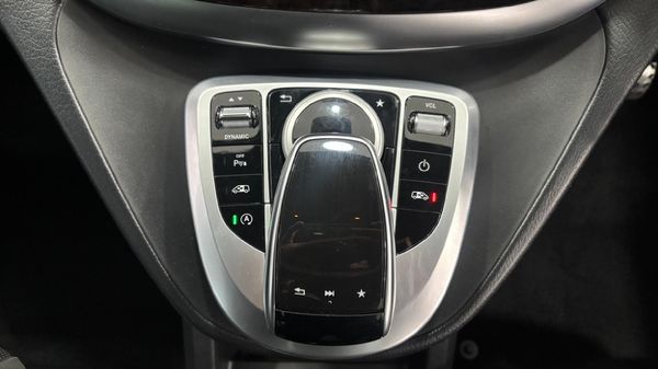 2019-Mercedes-Benz-V-Class-V-250d-Avantgarde-Auto image:10