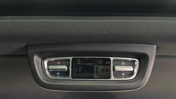 2019-Mercedes-Benz-V-Class-V-250d-Avantgarde-Auto image:11