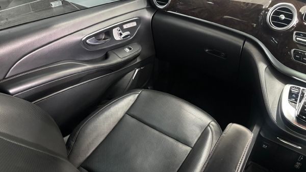 2019-Mercedes-Benz-V-Class-V-250d-Avantgarde-Auto image:8