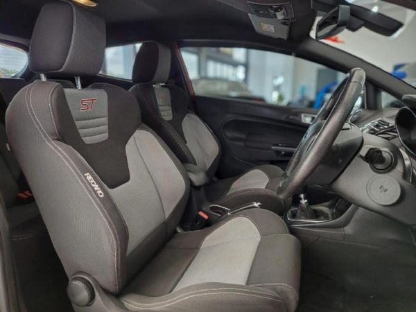2016-Ford-Fiesta-ST-16-EcoBoost-GDTi image:12