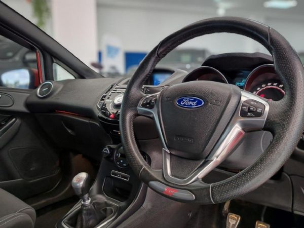 2016-Ford-Fiesta-ST-16-EcoBoost-GDTi image:17