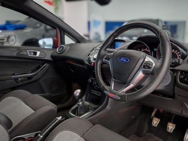 2016-Ford-Fiesta-ST-16-EcoBoost-GDTi image:18