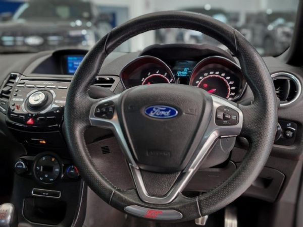 2016-Ford-Fiesta-ST-16-EcoBoost-GDTi image:19