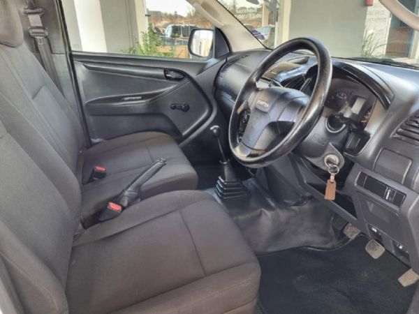 2022-Isuzu-D-Max-250C-Fleetside-Single-Cab image:9