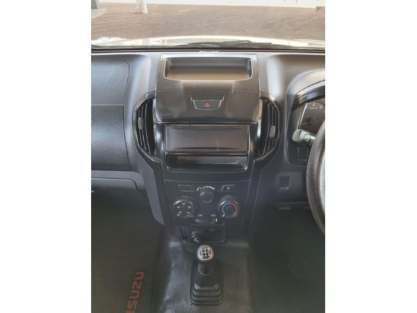 2022-Isuzu-D-Max-250C-Fleetside-Single-Cab image:12