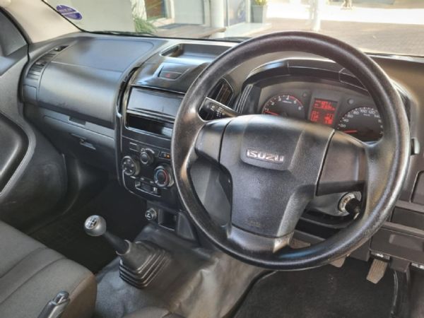 2022-Isuzu-D-Max-250C-Fleetside-Single-Cab image:8