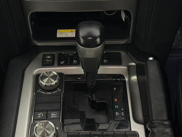2016-Toyota-Land-Cruiser-200-45-D-V8-VX-Auto image:9