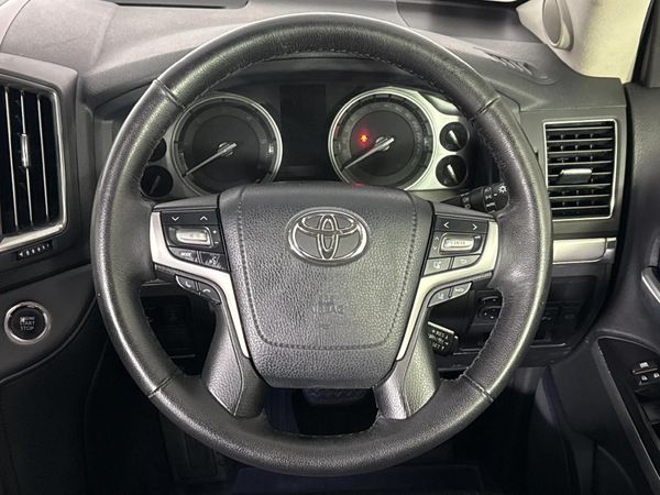 2016-Toyota-Land-Cruiser-200-45-D-V8-VX-Auto image:10