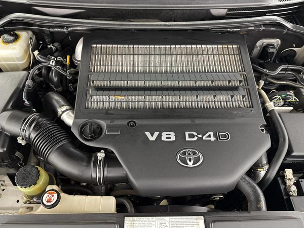 2016-Toyota-Land-Cruiser-200-45-D-V8-VX-Auto image:11