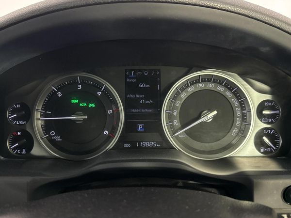 2016-Toyota-Land-Cruiser-200-45-D-V8-VX-Auto image:2