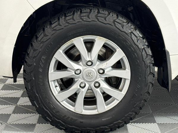 2016-Toyota-Land-Cruiser-200-45-D-V8-VX-Auto image:3