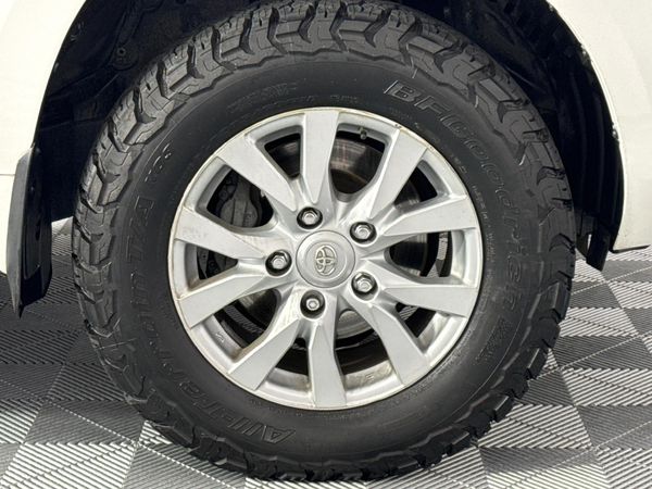 2016-Toyota-Land-Cruiser-200-45-D-V8-VX-Auto image:4