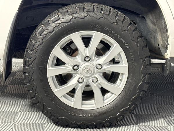 2016-Toyota-Land-Cruiser-200-45-D-V8-VX-Auto image:6