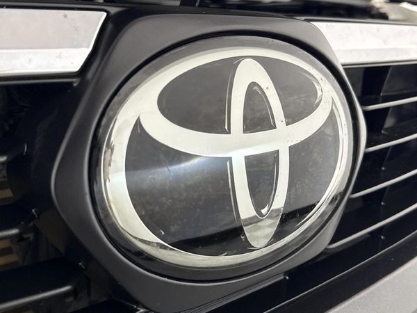 2023-Toyota-Hilux-28-GD-6-Raised-Body-Legend-Double-Cab image:11