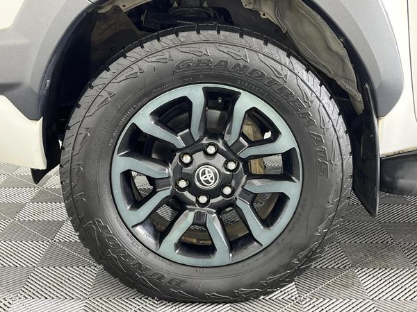 2021-Toyota-Hilux-28-GD-6-Raised-Body-Legend-Auto-Extended-Cab image:3