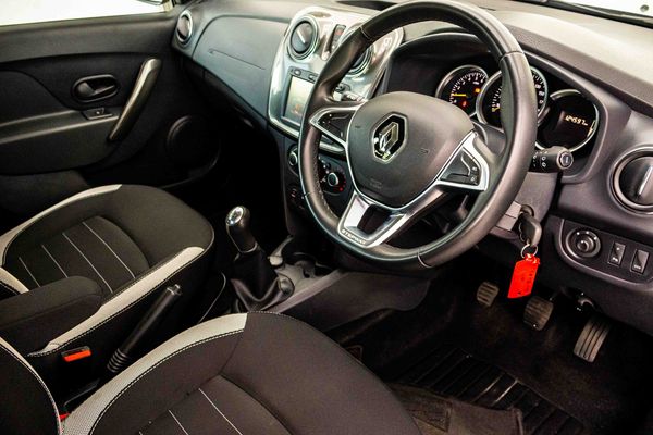 2017-Renault-Sandero-900T-Stepway-Dynamique image:11