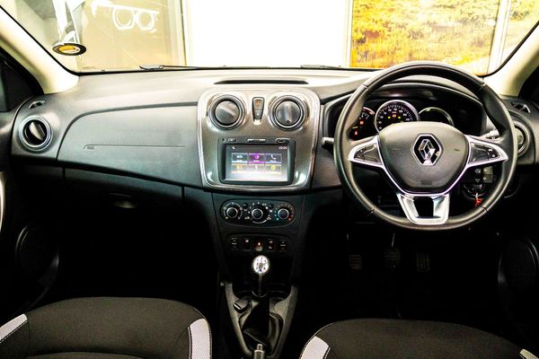 2017-Renault-Sandero-900T-Stepway-Dynamique image:17