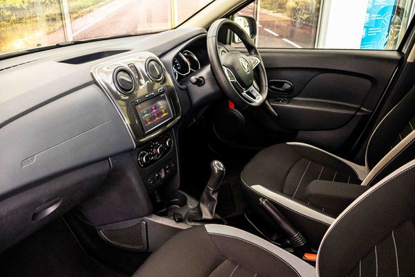 2017-Renault-Sandero-900T-Stepway-Dynamique image:18