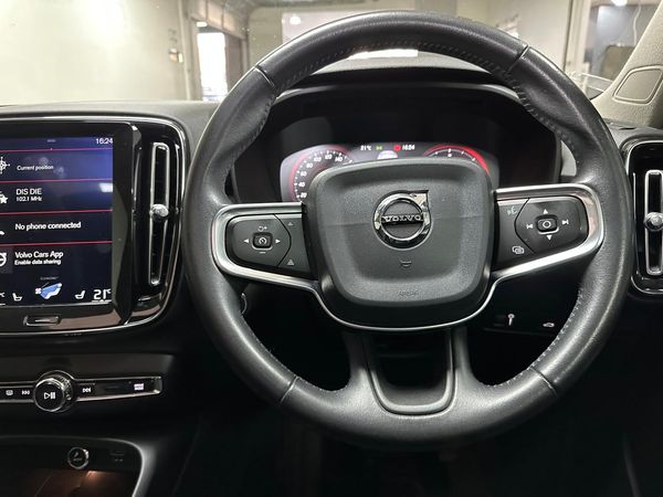 2020-Volvo-XC40-D4-Momentum-AWD image:10
