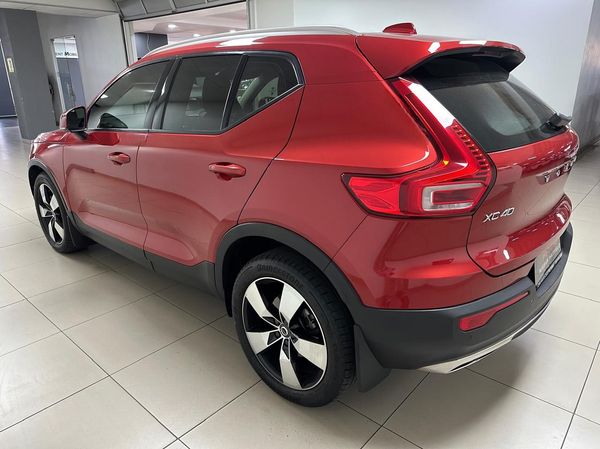 2020-Volvo-XC40-D4-Momentum-AWD image:4