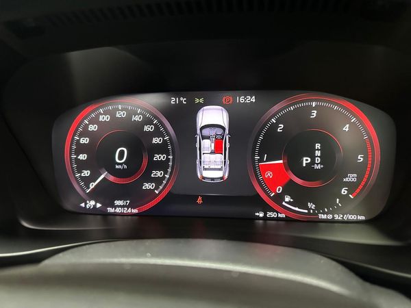 2020-Volvo-XC40-D4-Momentum-AWD image:7